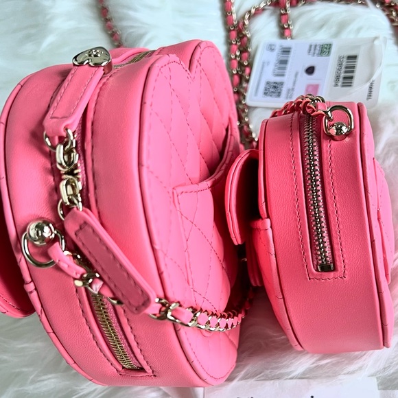 Chanel 22s SMALL Pink Heart Bag Light Gold Hardware - Picture 4 of 7
